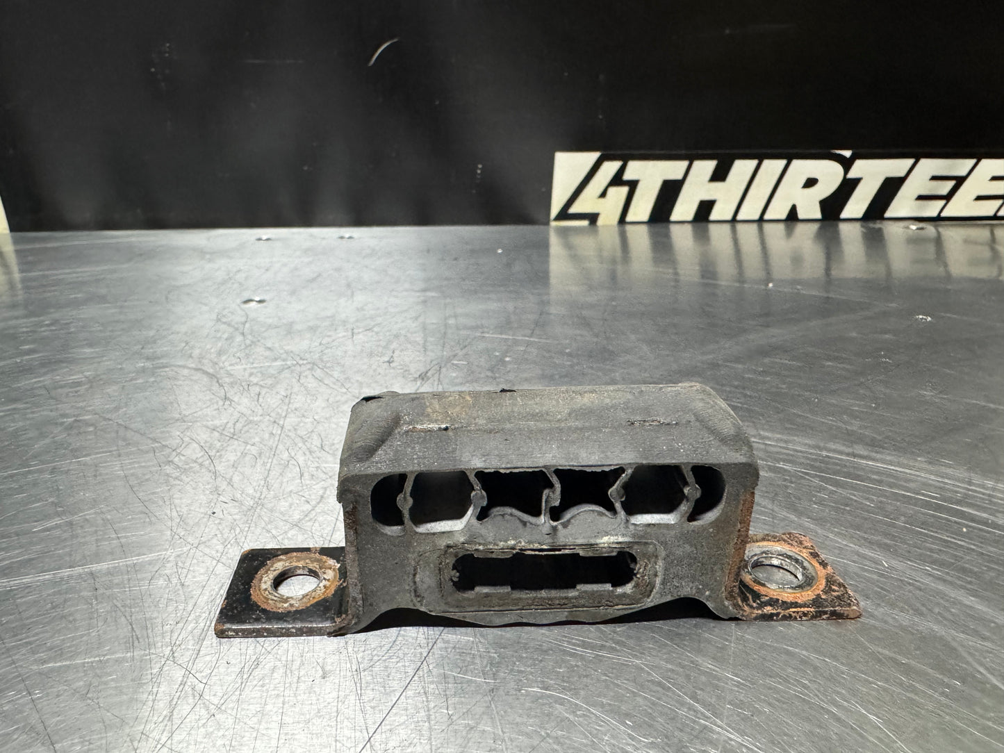 1997-2004 C5 CORVETTE REAR RUBBER EXHAUST HANGER #N166