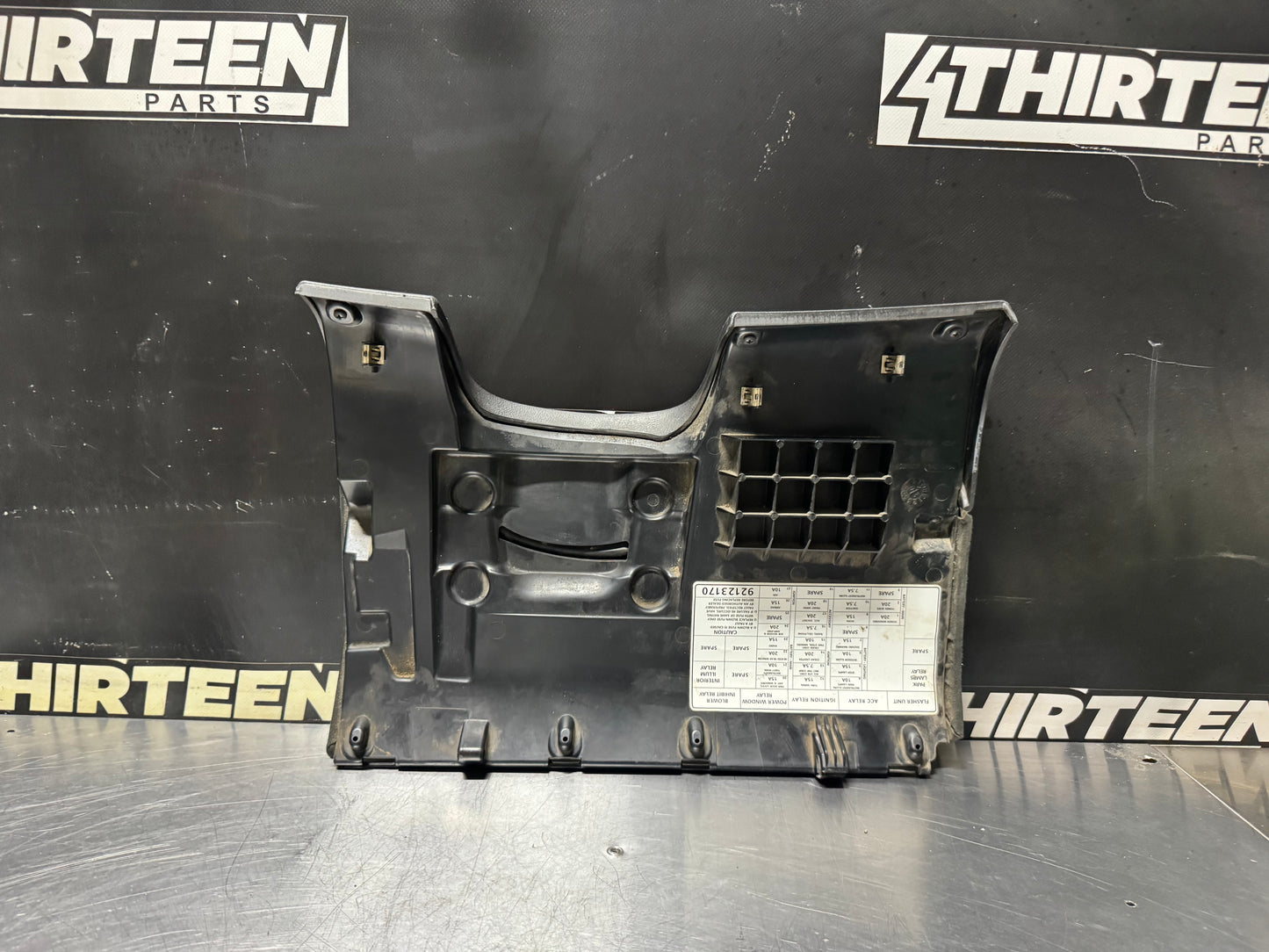 04-06 PONTIAC GTO LOWER DASH FUSE PANEL COVER OEM #N126
