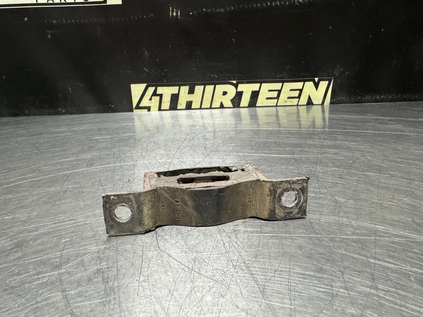 1997-2004 C5 CORVETTE REAR RUBBER EXHAUST HANGER #N678