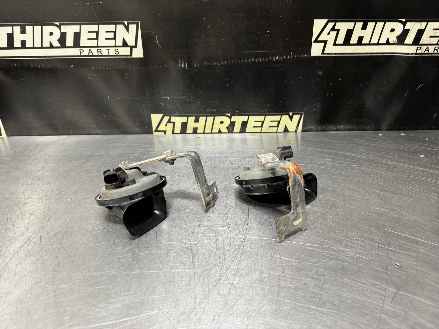 04-06 PONTIAC GTO HORN SET OEM #N704
