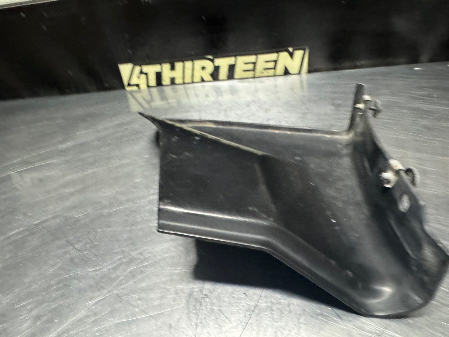 1997-2004 C5 CORVETTE FENDER INSERT RH PASSENGER SIDE RH 10289552 #N483