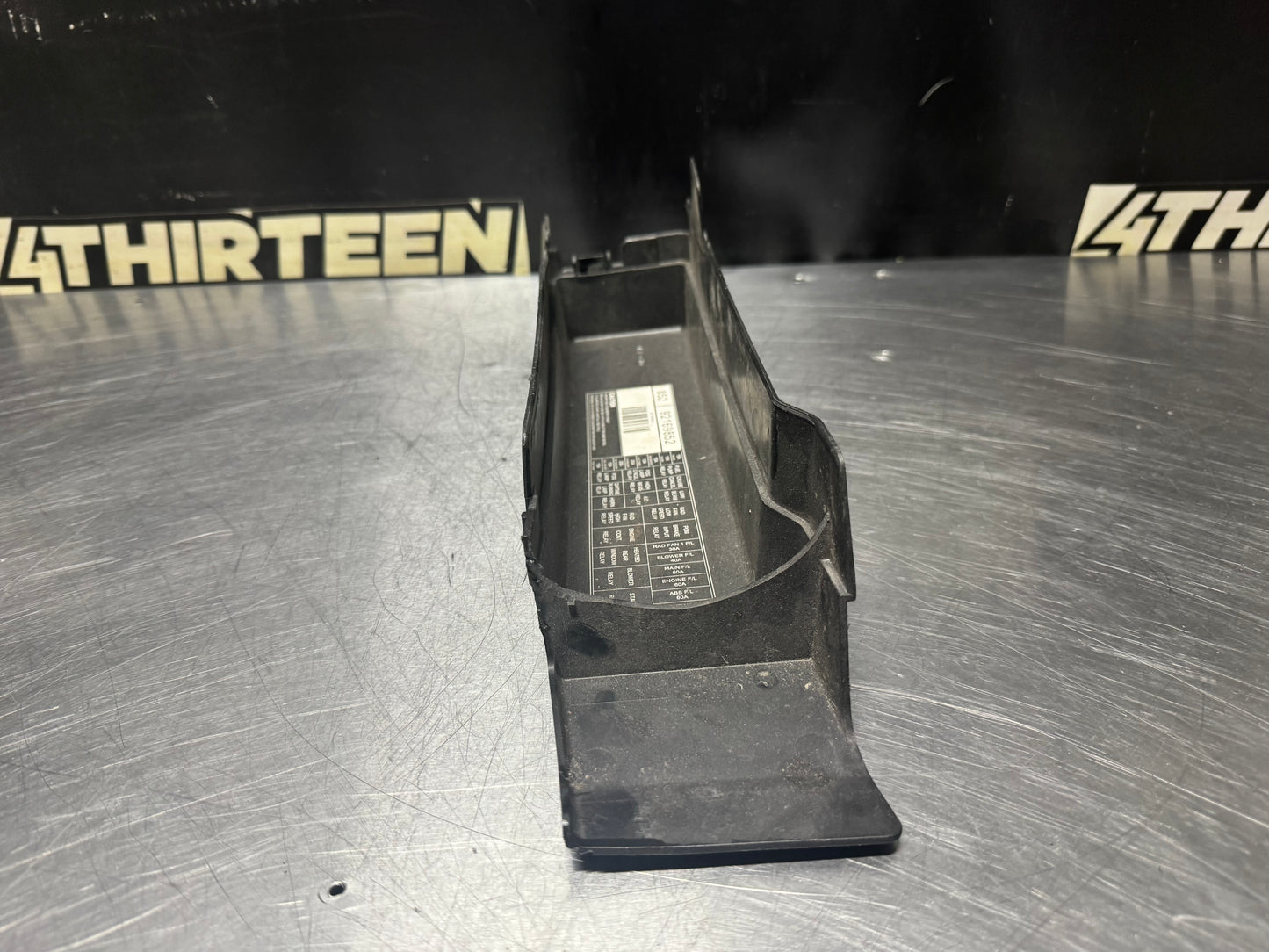 04-06 PONTIAC GTO UNDER HOOD FUSE BOX LID 92169852 OEM #N258