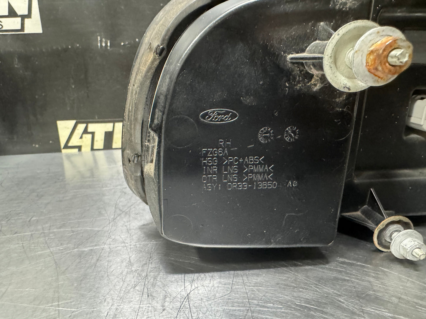 13-14 FORD MUSTANG LED RH PASSENGER TAIL LIGHT DR33-13B504-AG OEM #N337