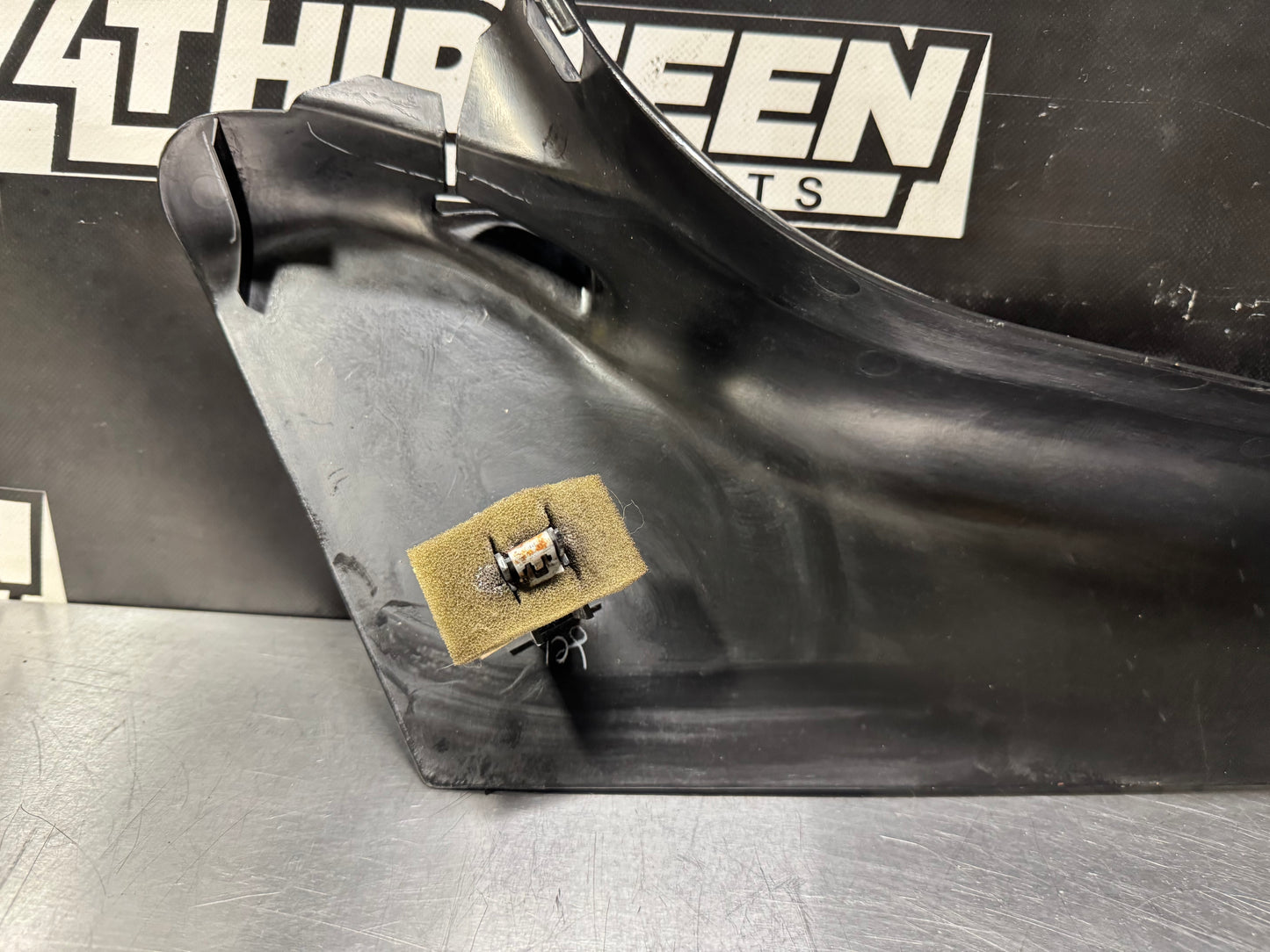 97-04 CORVETTE C5 LH B PILLAR TRIM 10426017 OEM #L467