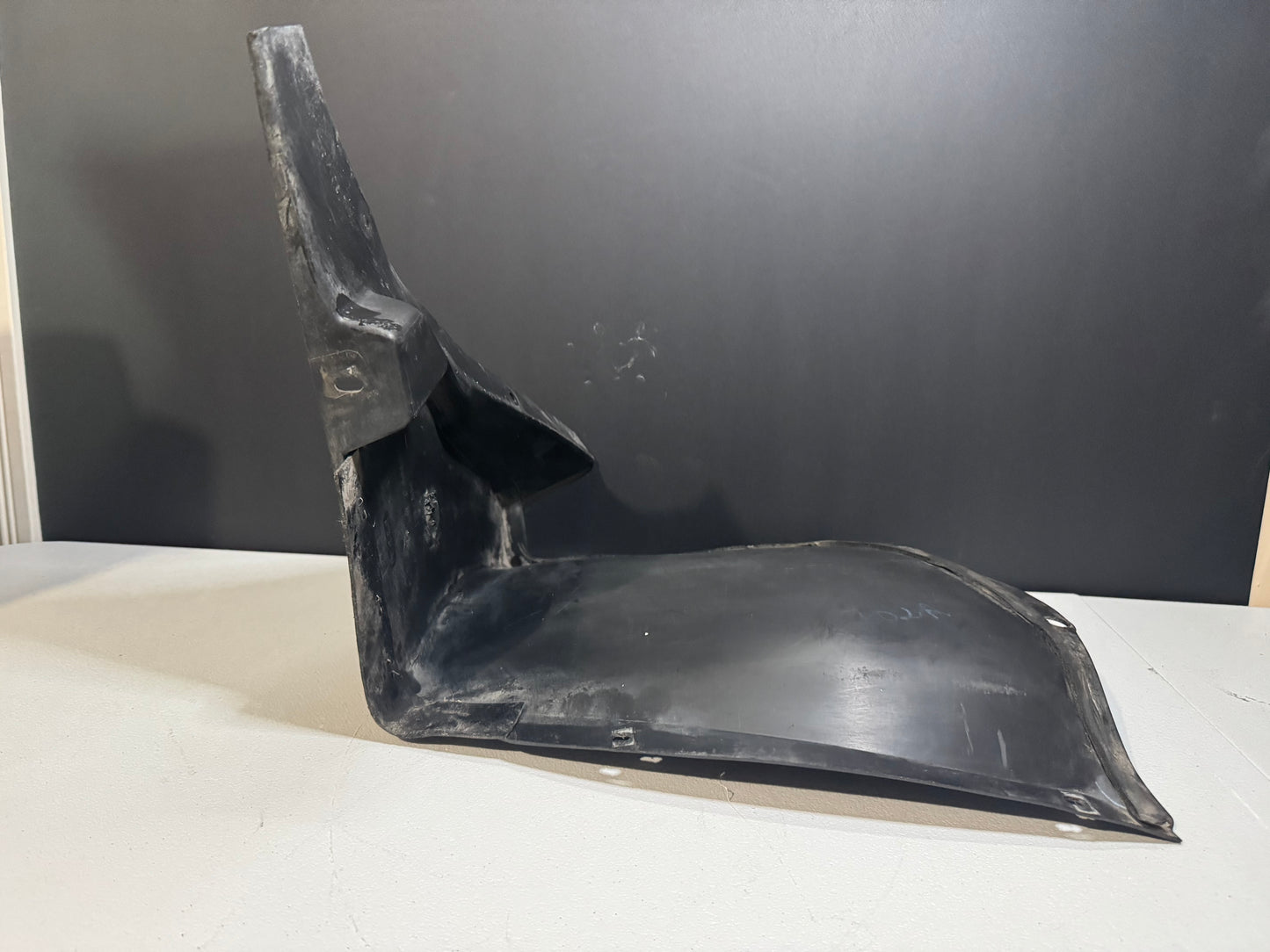 97-04 C5 CORVETTE RIGHT FRONT PASSENGER  WHEEL LINER SPLASH SHEILD OEM #K13