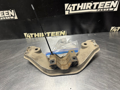 04-06 PONTIAC GTO TRANSMISSION T56 CROSSMEMBER OEM #N268