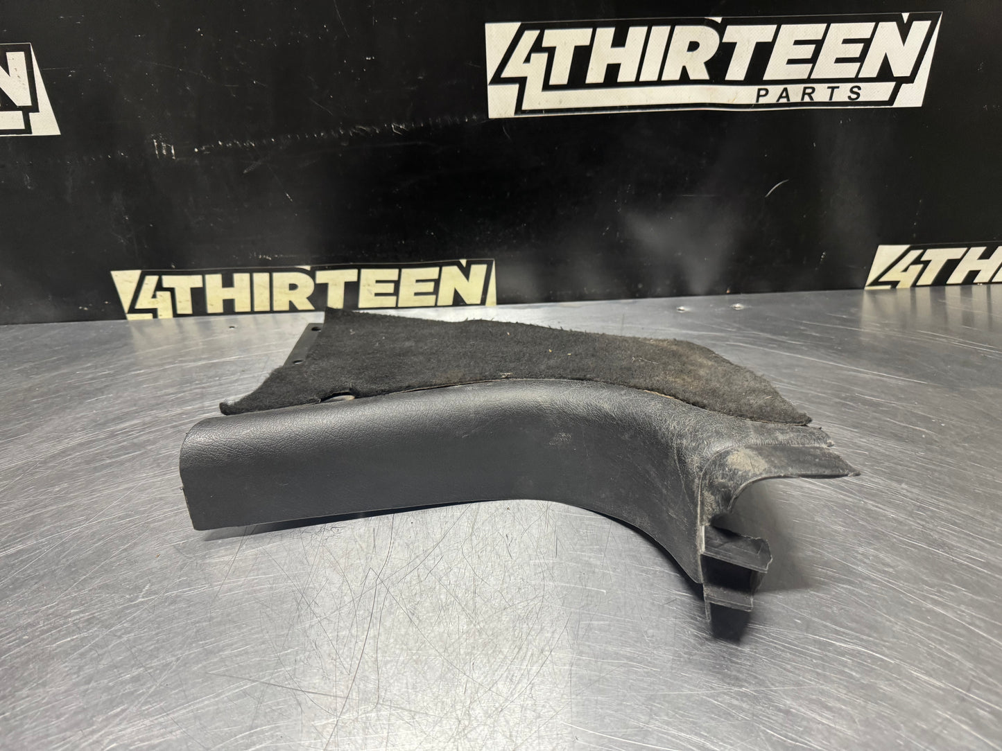 04-06 GTO DRIVER SIDE LH KICK PANEL #N290