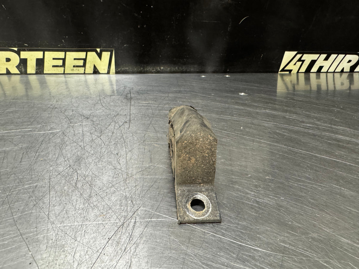 1997-2004 C5 CORVETTE REAR RUBBER EXHAUST HANGER #N885