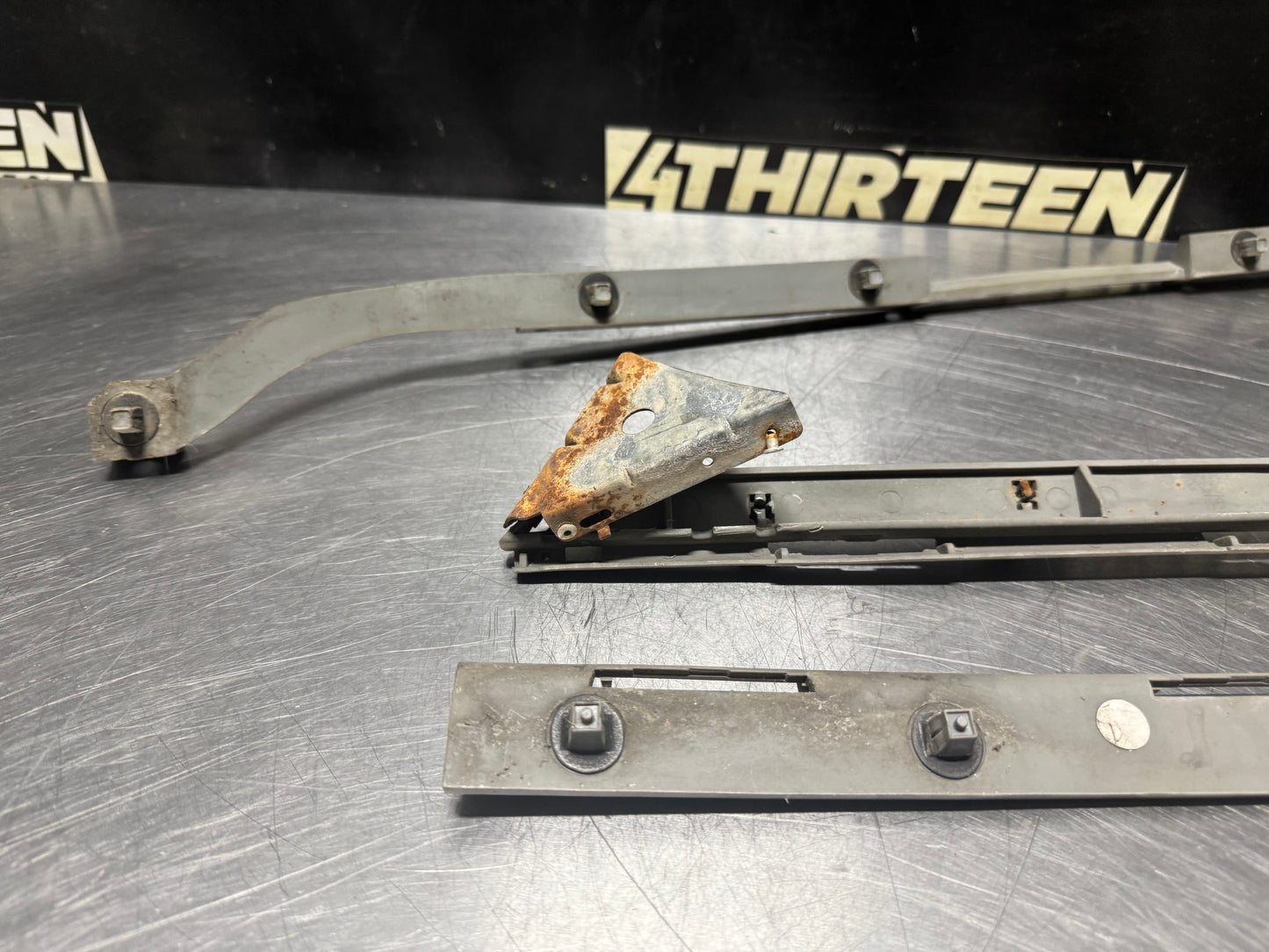 04-06 PONTIAC GTO UPPER REAR BUMPER BRACKET SET OEM #N305