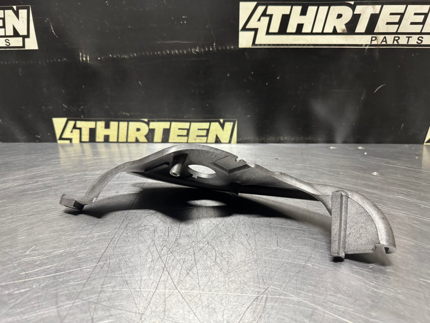 97-04 C5 CORVETTE RH PASSENGER SIDE FOG LIGHT MOUNTING BRACKET 10269680 OEM N559