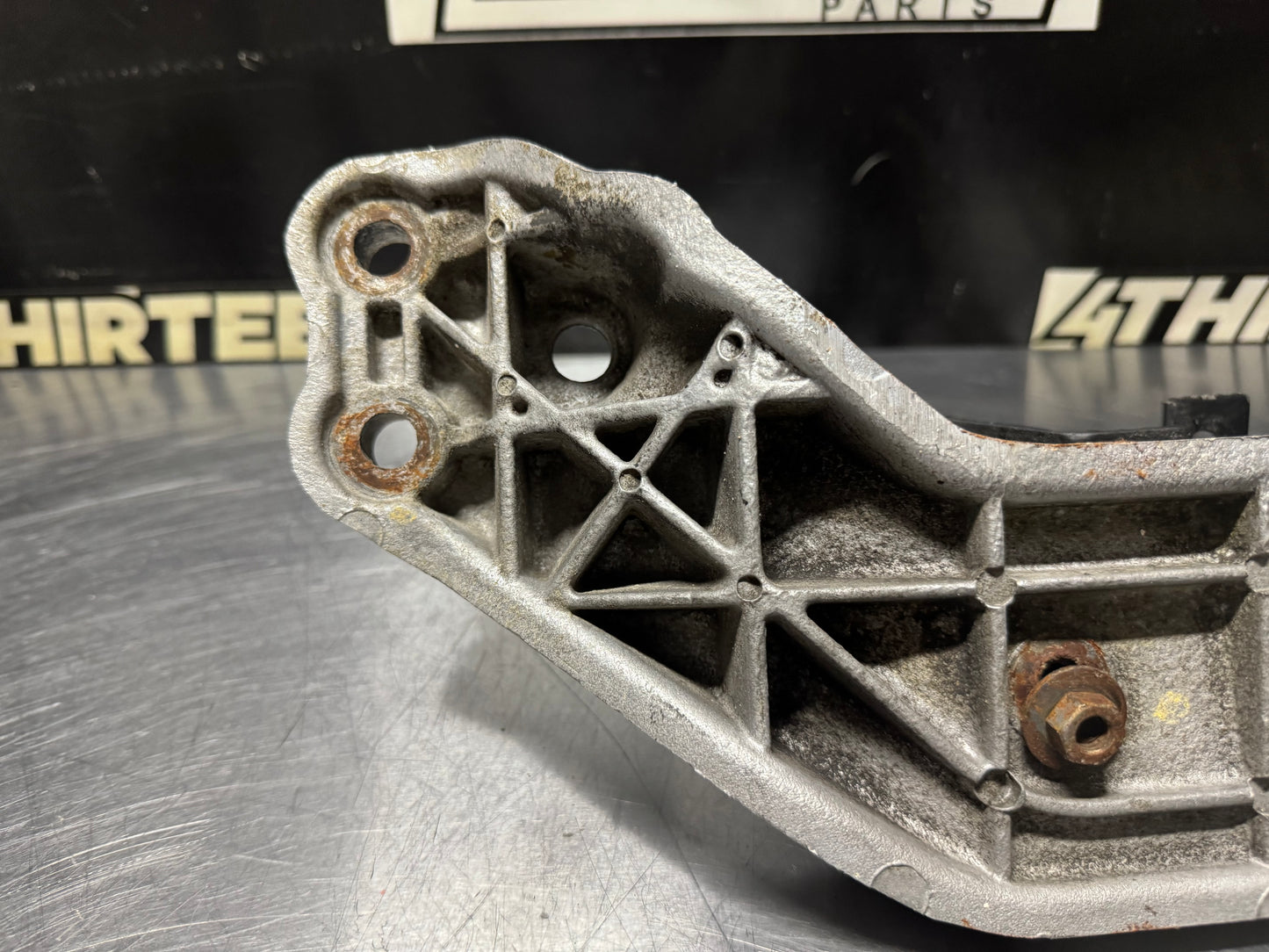 04-06 PONTIAC GTO TRANSMISSION T56 CROSSMEMBER OEM #N197