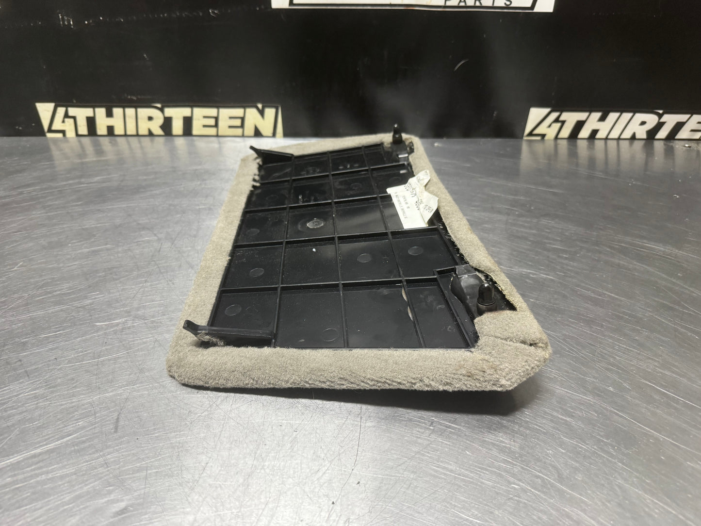 1997-2004 C5 CORVETTE PASSENGER RH FUSE KICK PANEL CARPET COVER 10273083 #N250