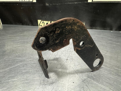 04-06 PONTIAC GTO POWER STEERING RESERVOIR BRACKET OEM #N486