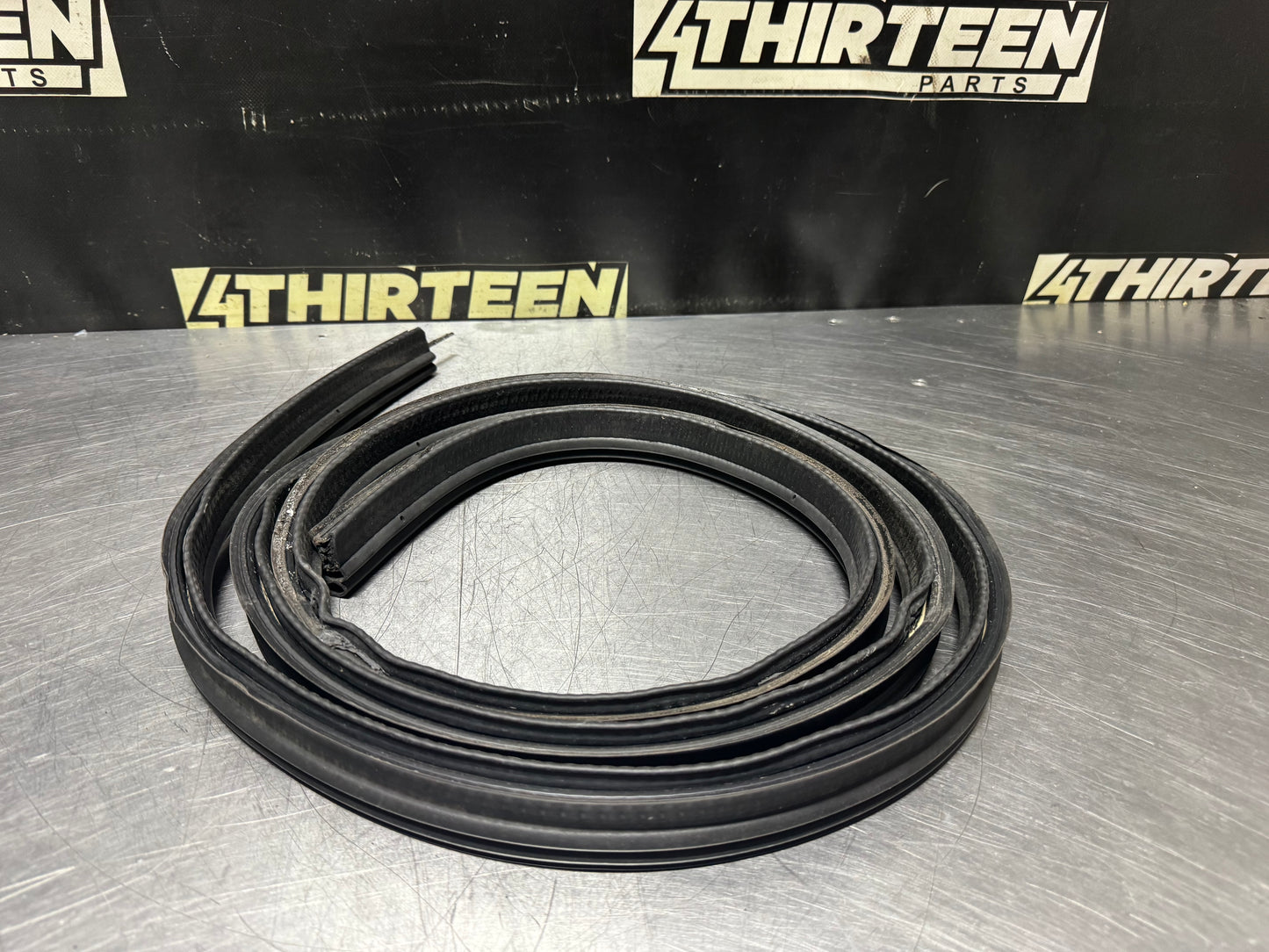 1997-2004 CORVETTE C5 CONVERTIBLE TRUNK / DECK LID WEATHER STRIP SEAL OEM #N513