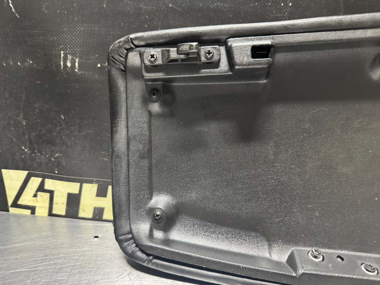 97-04 C5 CORVETTE CENTER CONSOLE LID ARMREST LEATHER COVER OEM #N510