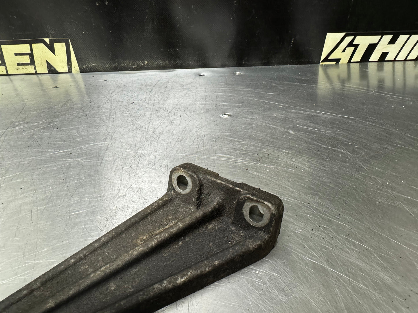 PONTIAC GTO GEN 3 LS V8 ALTERNATOR REAR MOUNTING BRACE #N804
