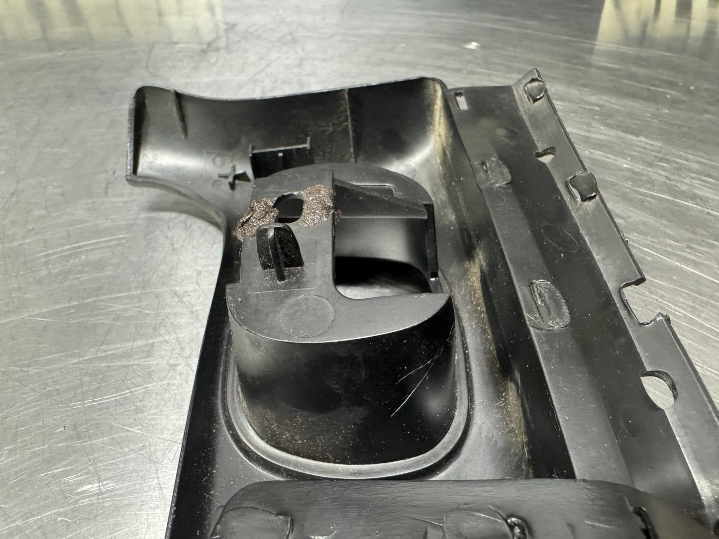 97 - 04 CORVETTE C5 OEM KNEE BOLSTER UPPER MOUNTING TRIM 10281975 OEM #N324