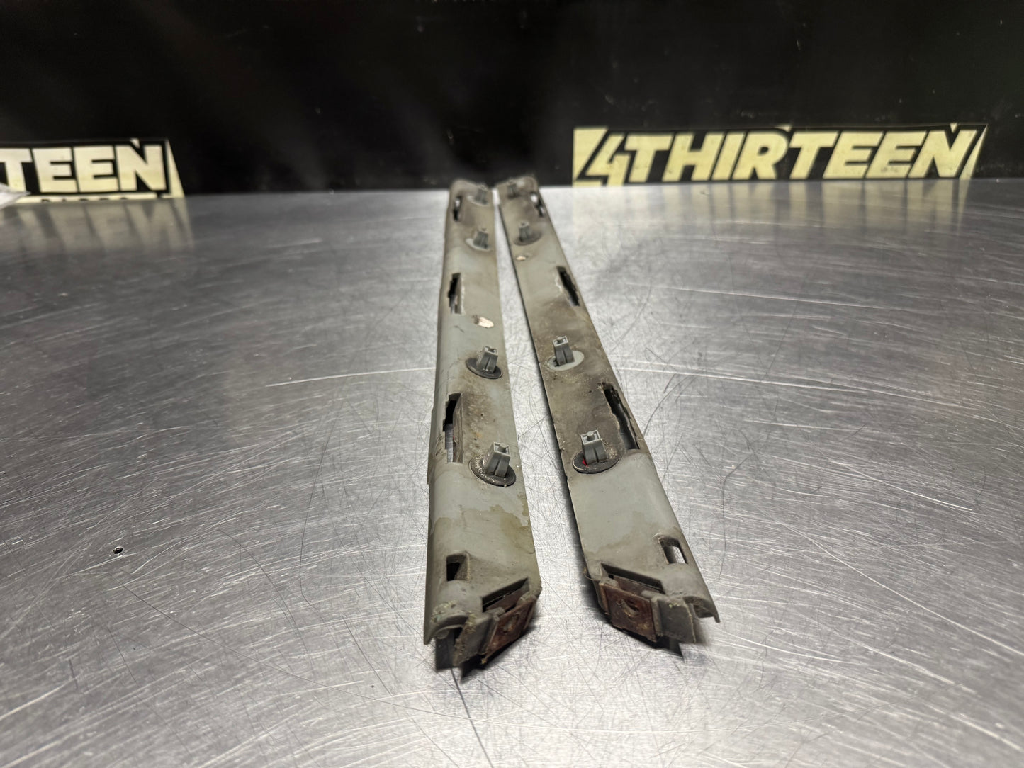 04-06 PONTIAC GTO LH RH SIDE UPPER REAR BUMPER BRACKET GUIDES OEM #N681