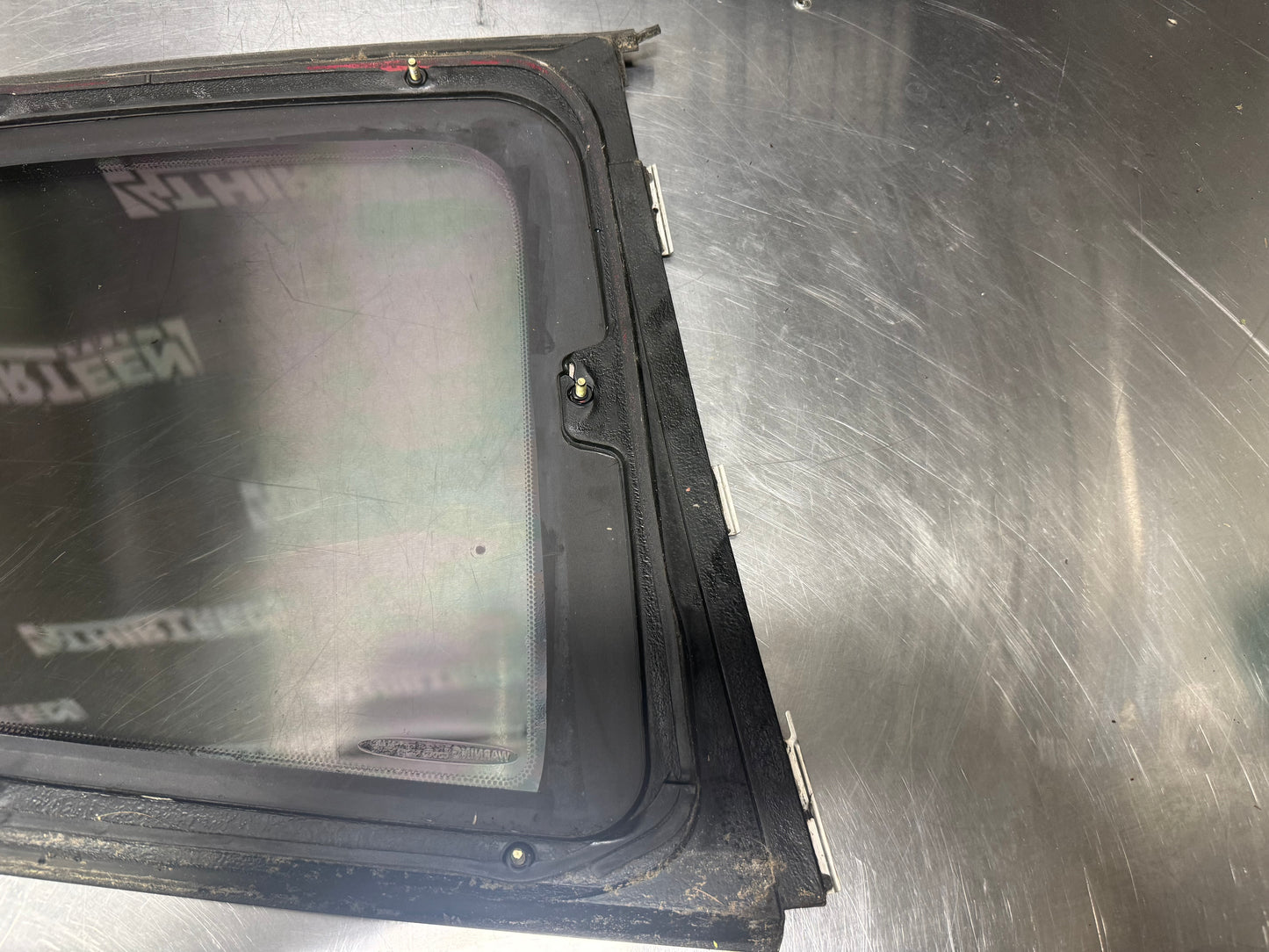 04-06 PONTIAC GTO REAR QUATER WINDOW DRIVER SIDE LH #L370