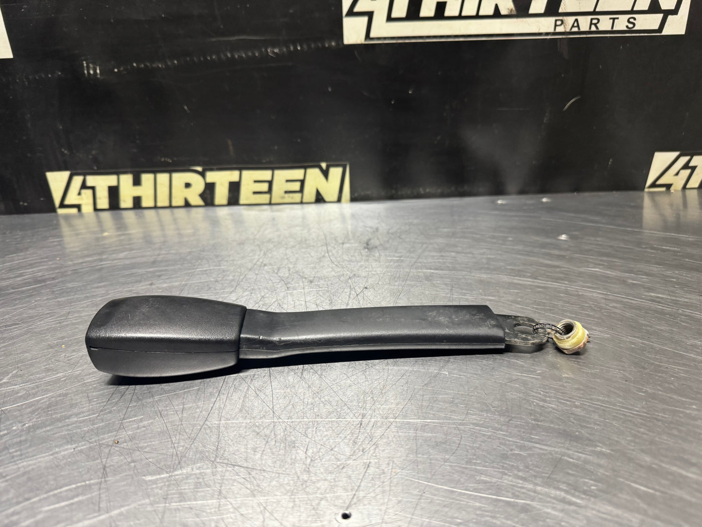 1997-2004 CORVETTE C5 RH PASSENGER SEAT BELT BUCKLE RECEIVER BLCK OEM #N497