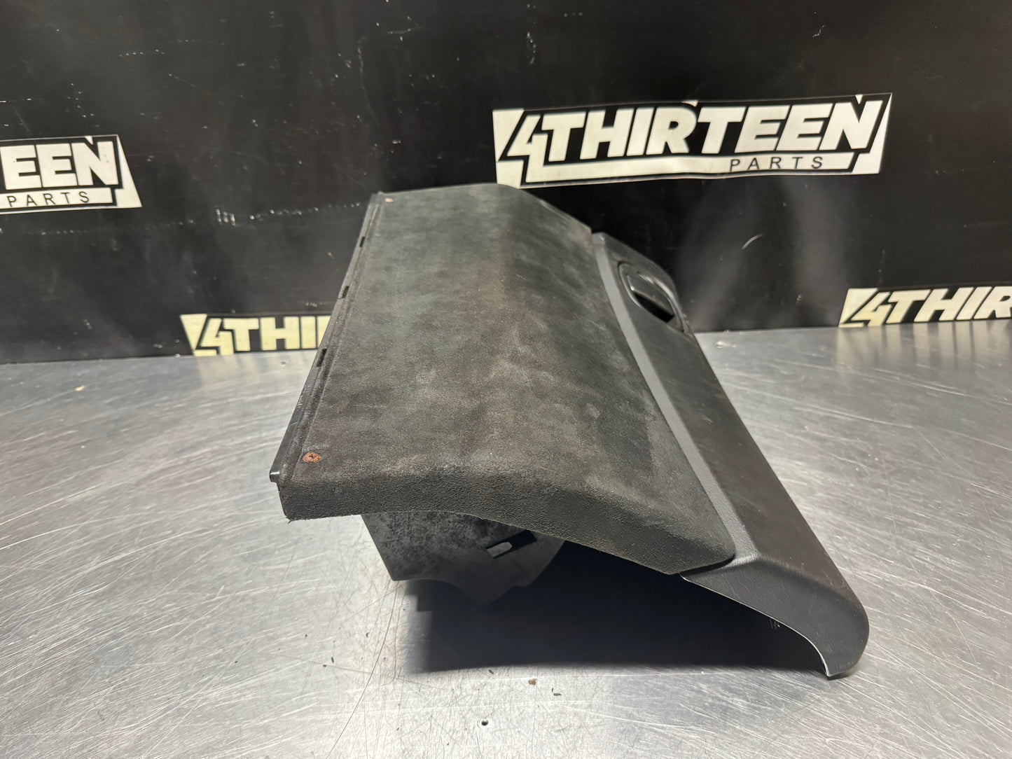 04-06 PONTIAC GTO GLOVE BOX OEM #N301