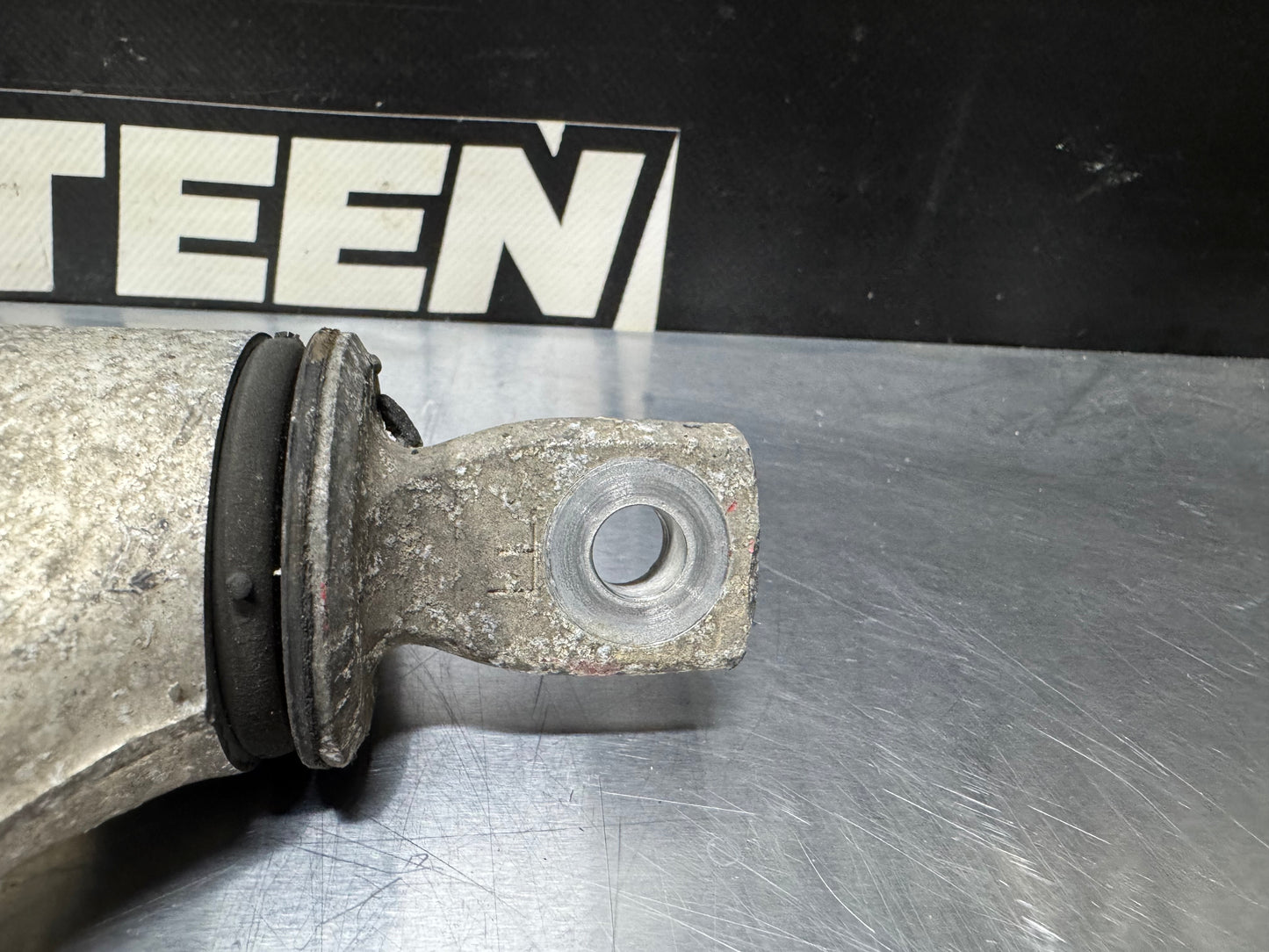 1997 - 2004 C5 CORVETTE RIGHT FRONT UPPER CONTROL ARM USED OEM #L313