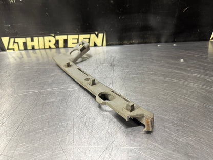 04-06 PONTIAC GTO FRONT RH RIGHT FRONT BUMPER GUIDE BRACKET 92177409 OEM #N896