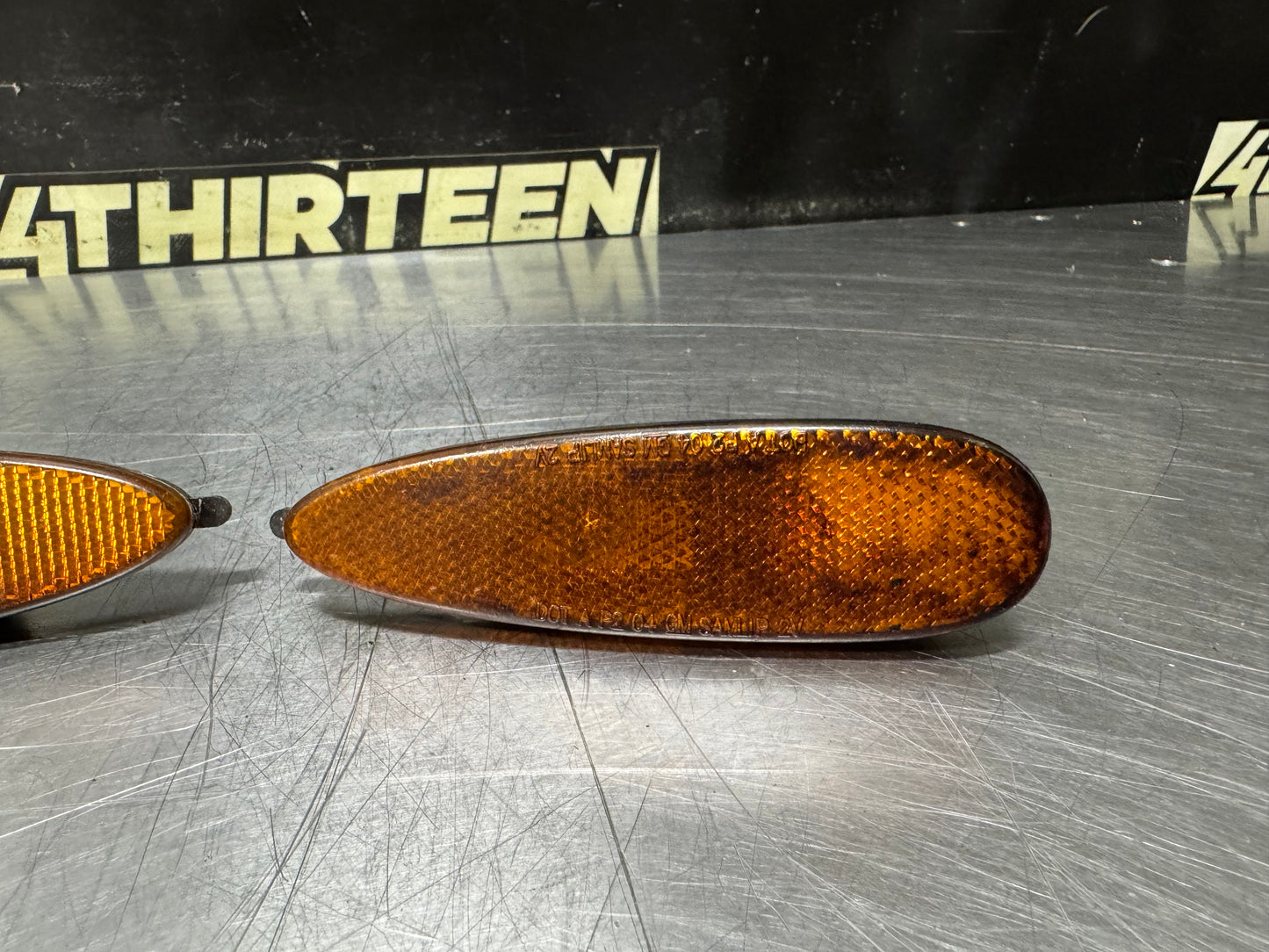 04-06 PONTIAC GTO FRONT BUMPER SIDE MARKERS OEM #N709