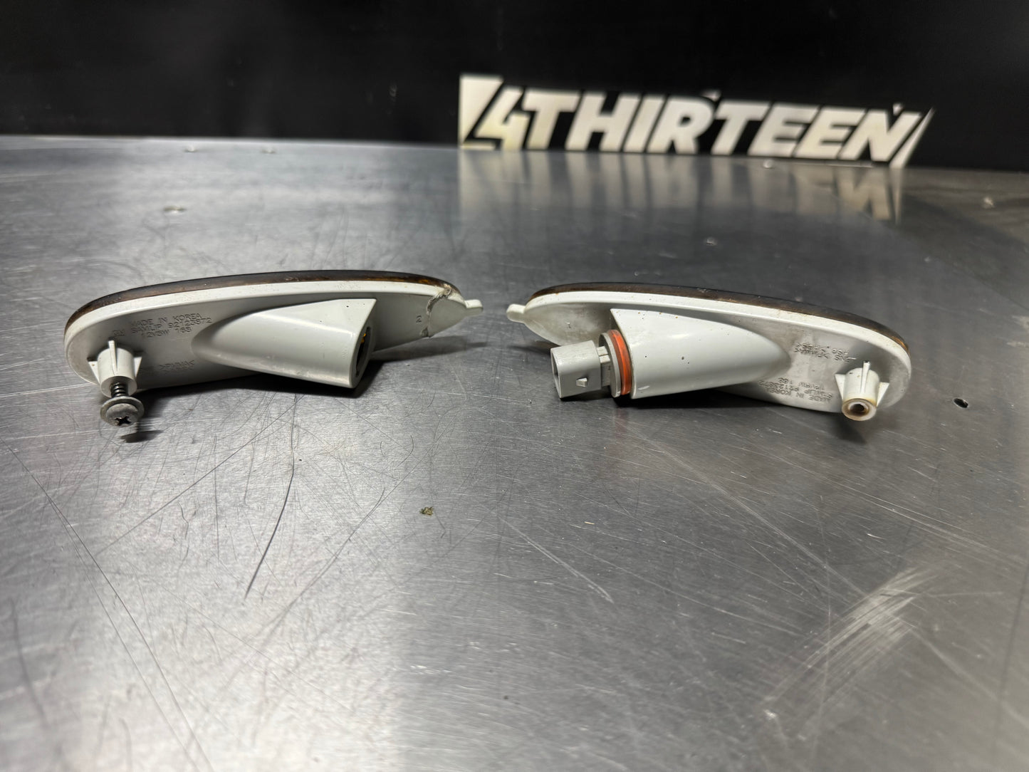 04-06 PONTIAC GTO FRONT BUMPER SIDE MARKERS OEM #N85