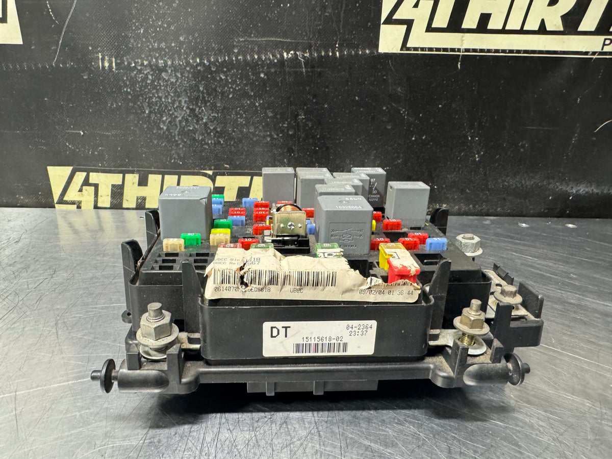 03-05 CHEVY SILVERADO GMC SIERRA 2500 ENGINE BAY FUSE BOX 15115615-02 OEM #X37