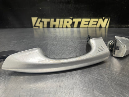 2015 FORD MUSTANG GT LH DRIVER SIDE EXTERIOR DOOR HANDLE SILVER OEM #V18