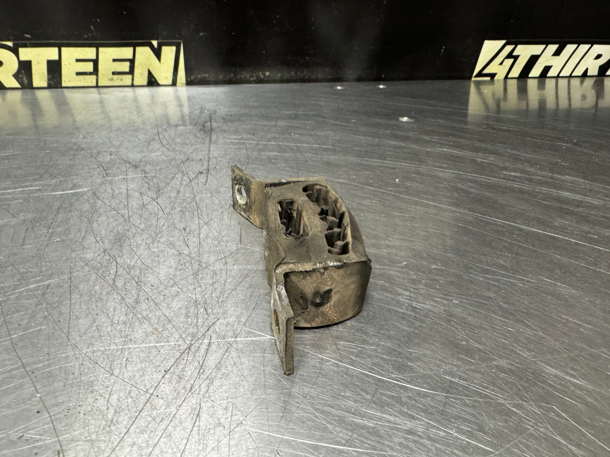 1997-2004 C5 CORVETTE REAR RUBBER EXHAUST HANGER #N885