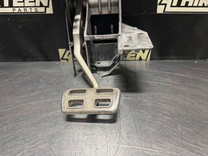 1997-2004 C5 CORVETTE AUTOMATIC PEDAL ASSEMBLY 10400213 #N507