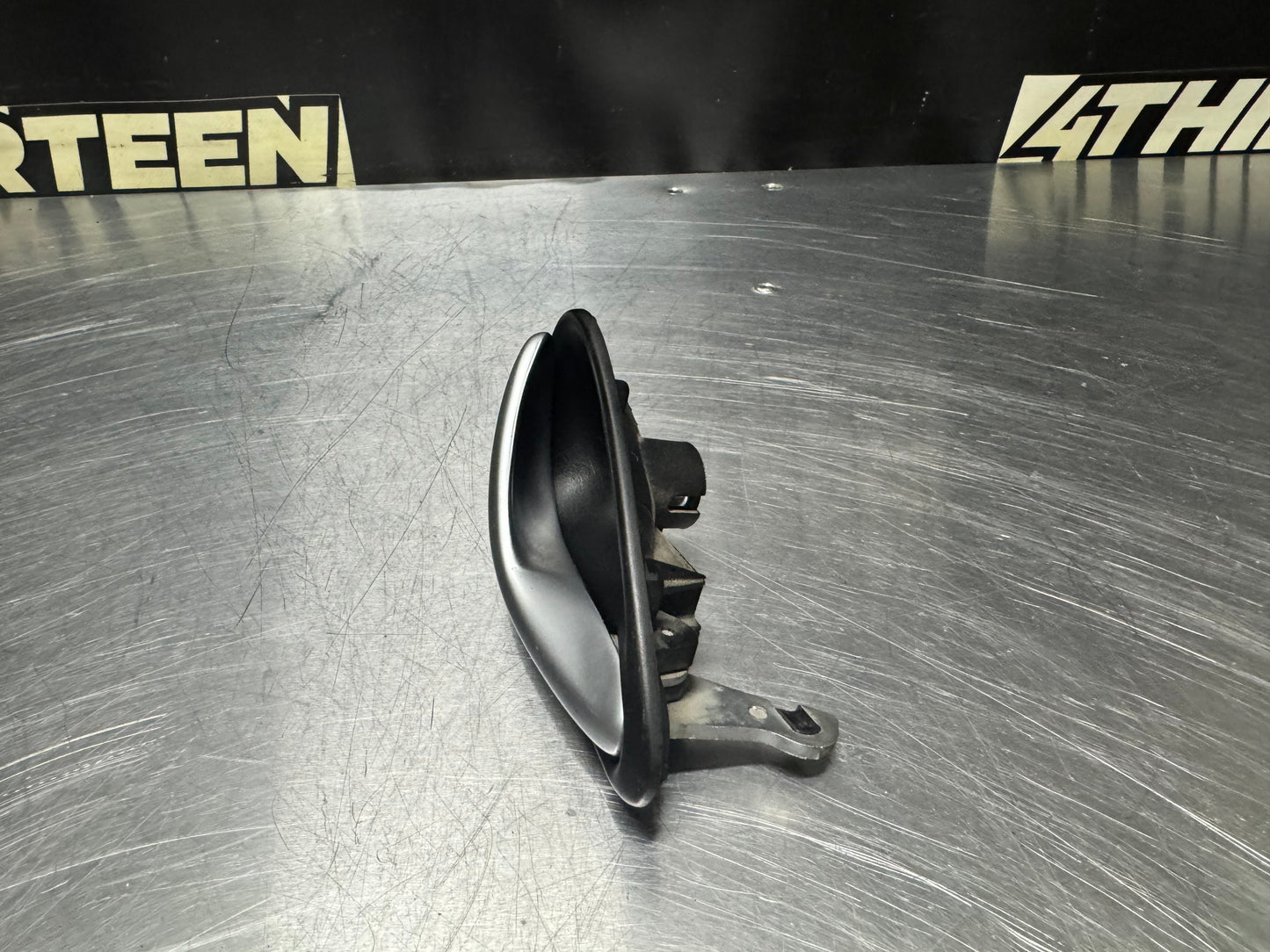 04-06 PONTIAC GTO RH PASSENGER SIDE INTERIOR DOOR HANDLE OEM #N243