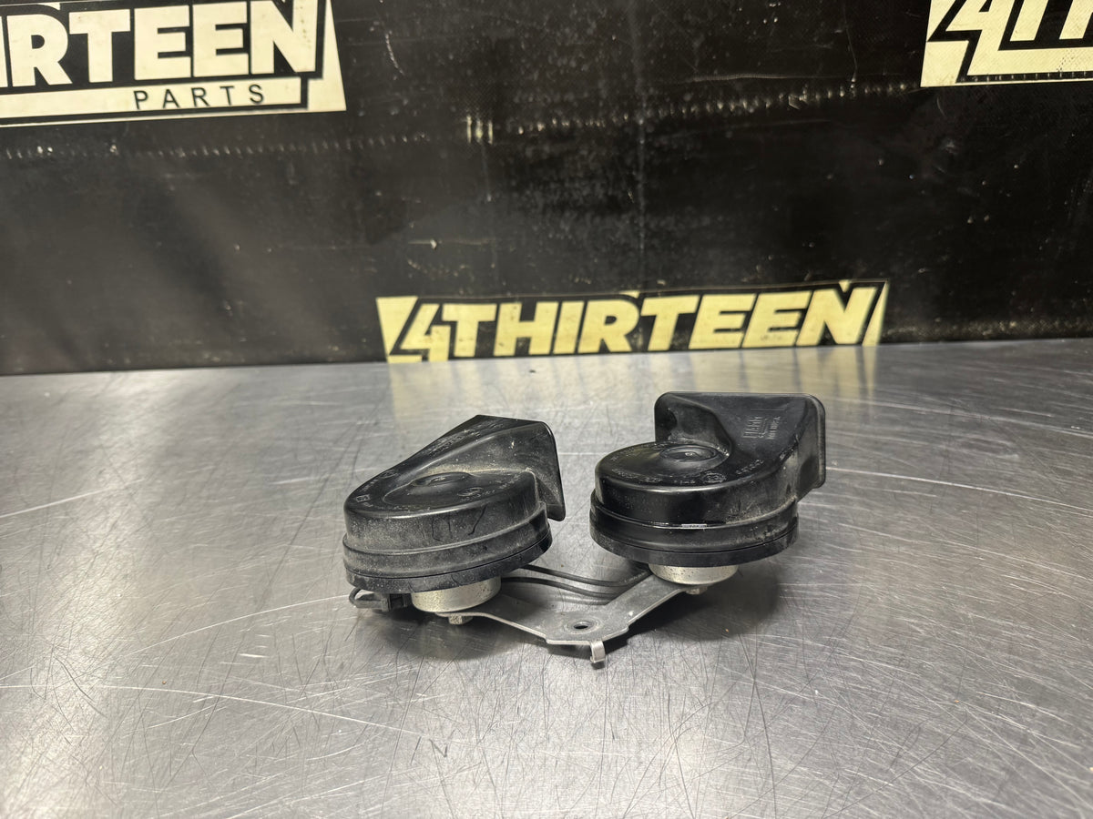 2015 FORD MUSTANG GT FACTORY DUAL HORNS WITH BRACKET OEM #V11