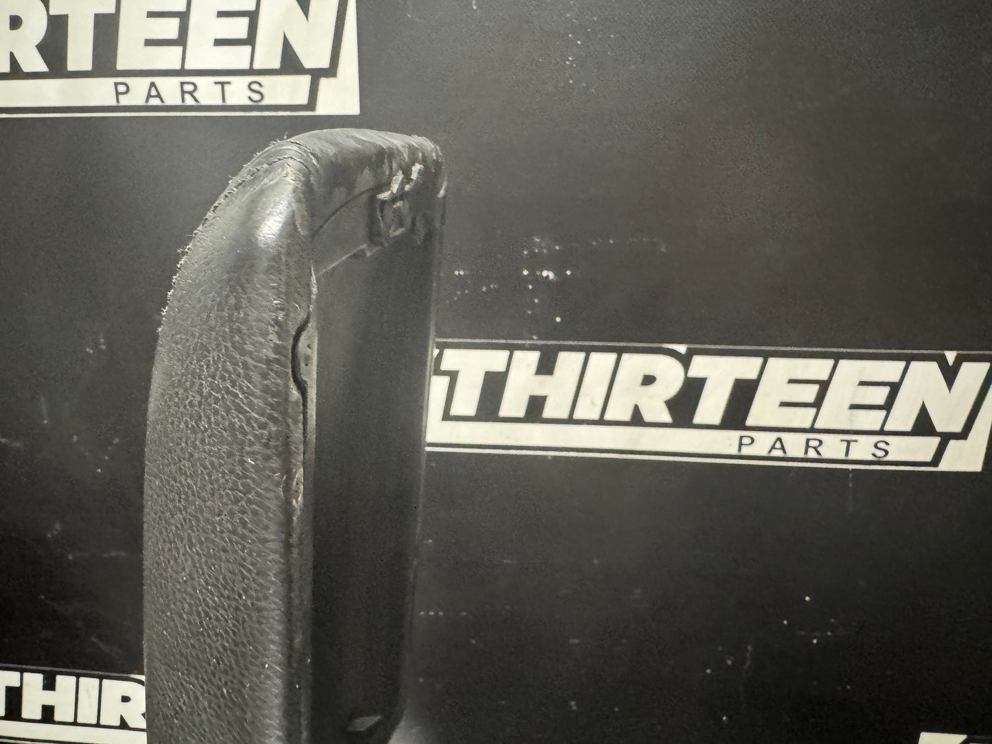 04-06 PONTIAC GTO CENTER CONSOLE ASSEMBLY WITH ARMREST OEM #N312