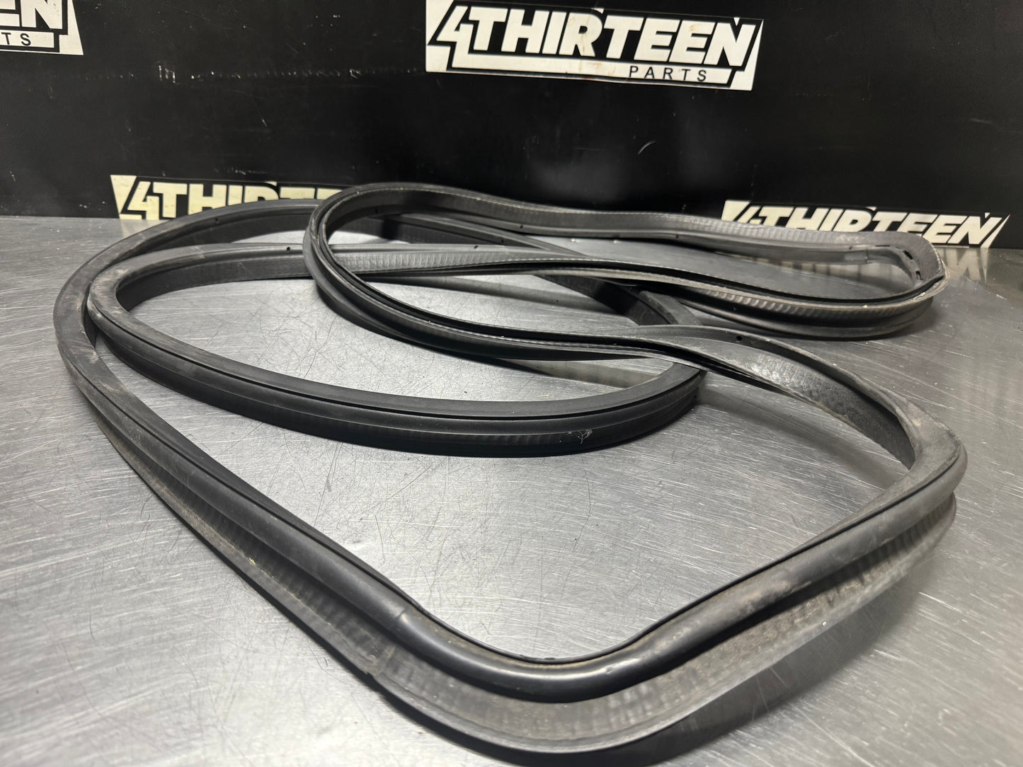 1997-2004 CORVETTE C5 COUPE TRUNK/HATCH SEAL OEM #N253