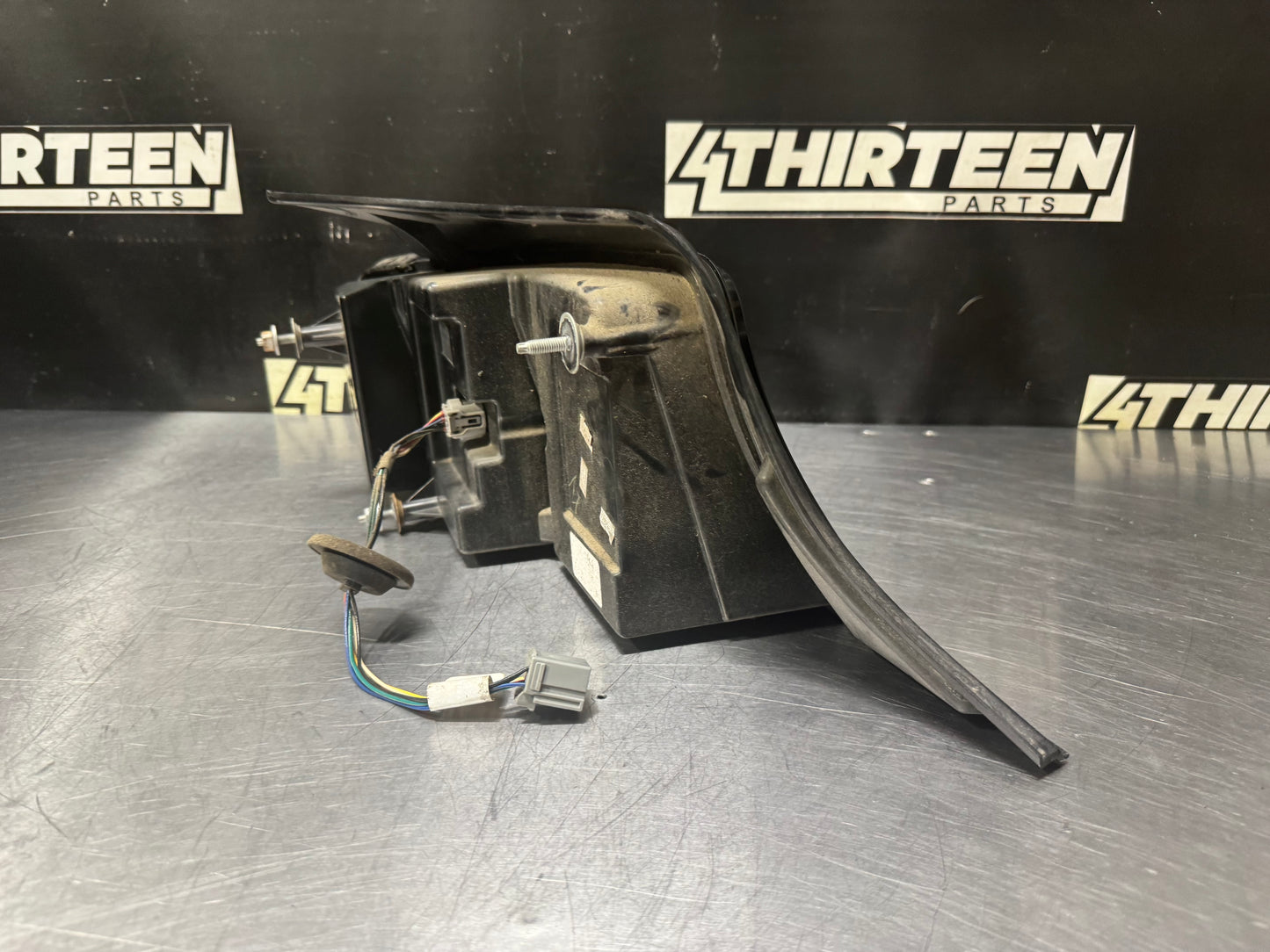 13-14 FORD MUSTANG LED RH PASSENGER TAIL LIGHT DR33-13B504-AG OEM #N337