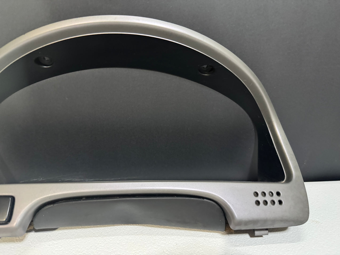 04-06 PONTIAC GTO CLUSTER BEZEL TRIM OEM #K9