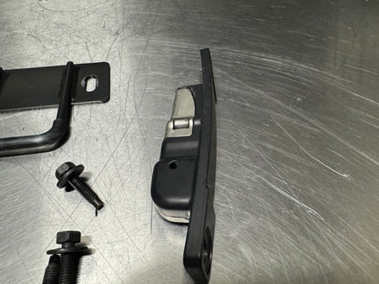 97-04 C5 CORVETTE TARGA TOP STRIKER SET OEM #N190