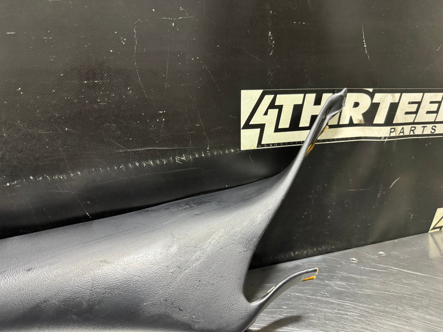 1997-2004 C5 CORVETTE LH DRIVER  FRONT A PILLAR TRIM EBONY OEM #N652