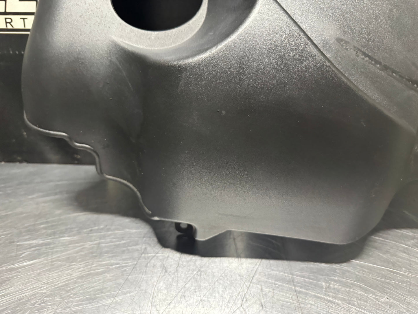 03-06 CHEVY TAHOE LEFT SIDE ENGINE INTAKE MANIFOLD COVER 12574573 OEM #N552