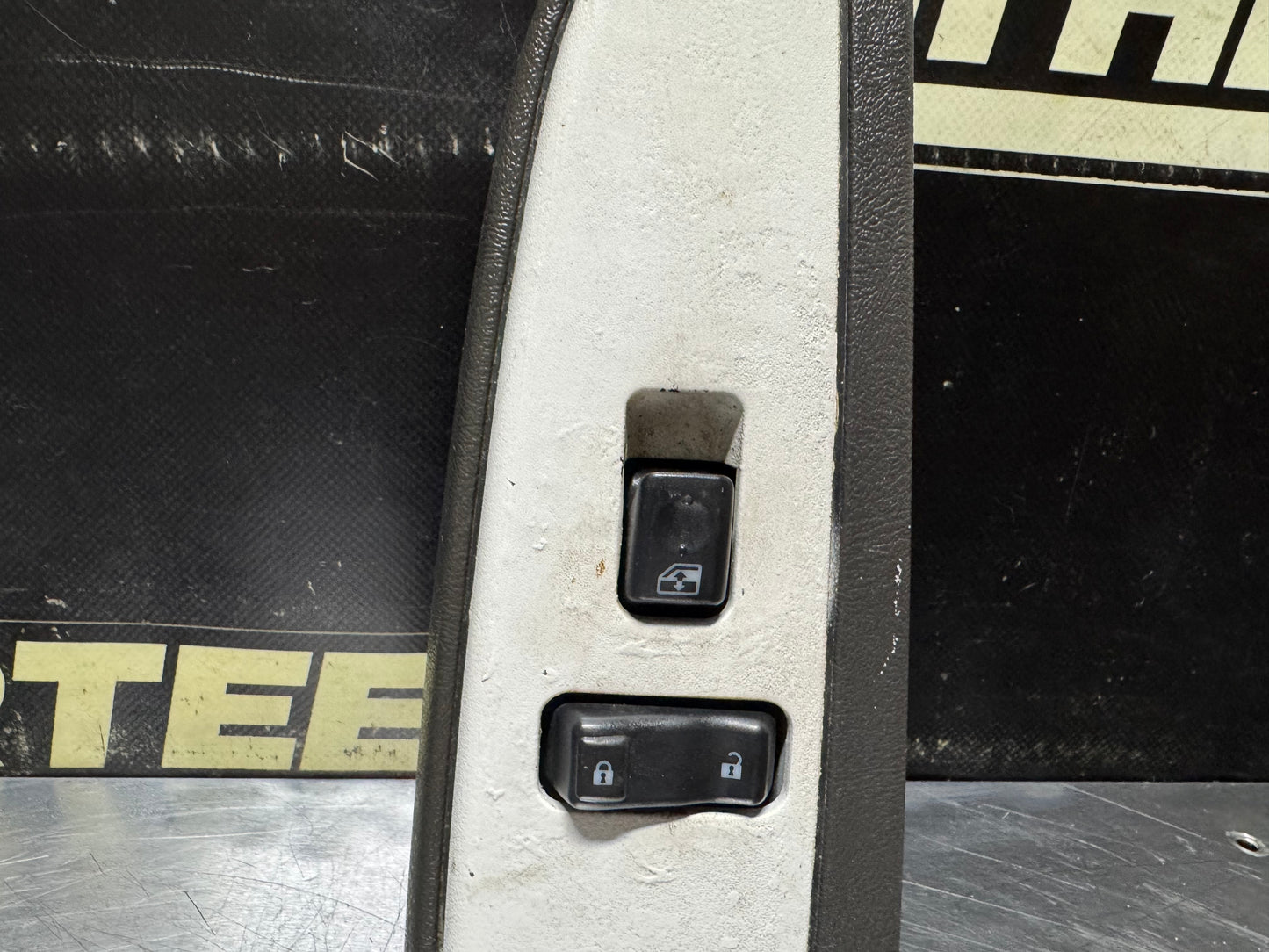 03-07 CHEVY SILVERADO 1500 RH PASSENGER WINDOW SWITCH 10398574 OEM #N758