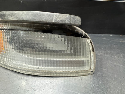97-04 C5 CORVETTE OEM PASSENGER FRONT RH TURN SIGNAL MARKER LIGHT 16523618 #L238