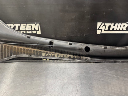 97-04 C5 CORVETTE WINDSHIELD WIPER COWL 10446063 OEM #N59
