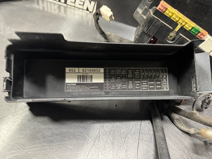 04-06 PONTIAC GTO FUSE BOX WITH LID #L423