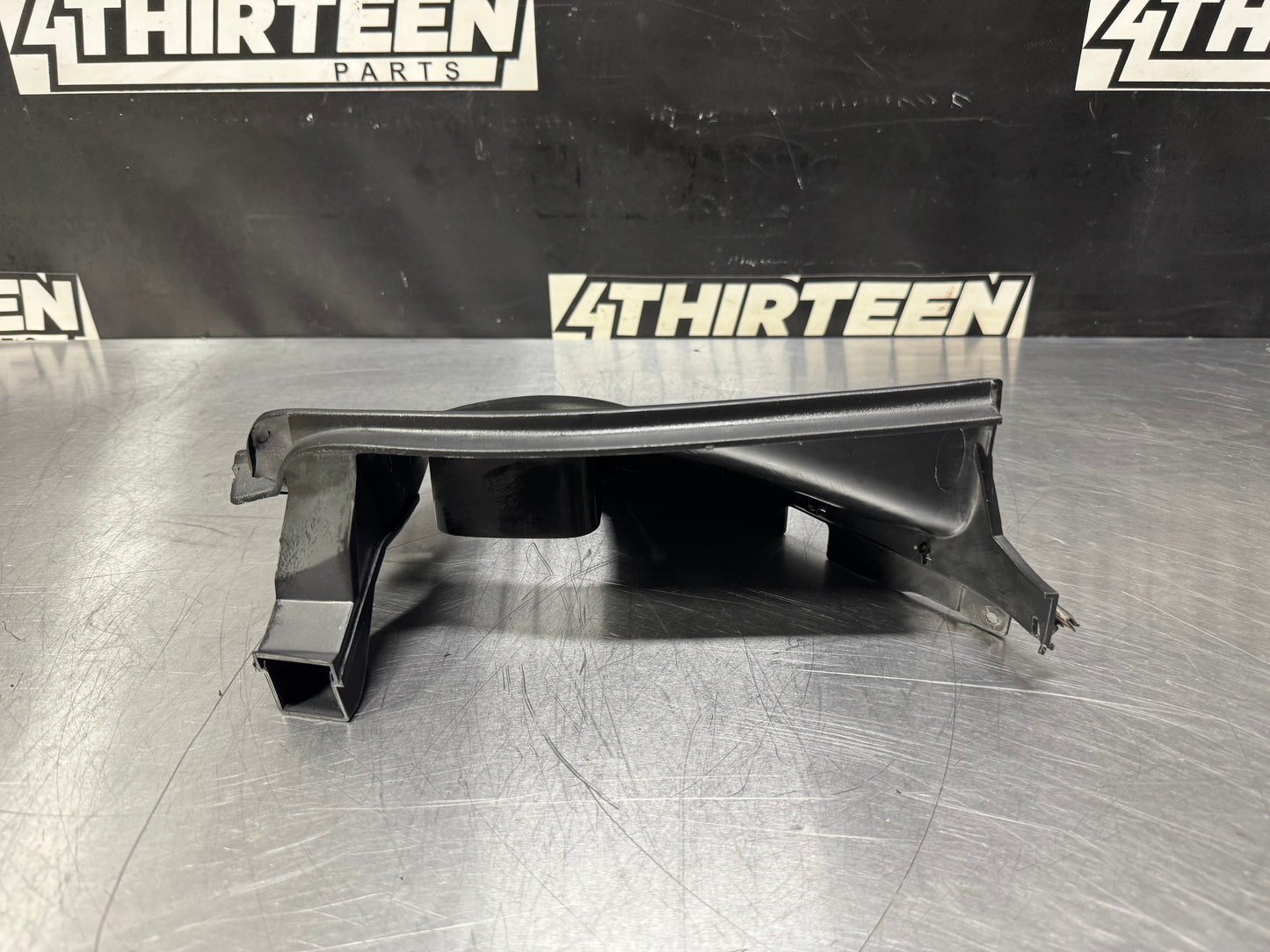 04-06 PONTIAC GTO LH DRIVER SIDE DEFROST VENT TRIM OEM #L427