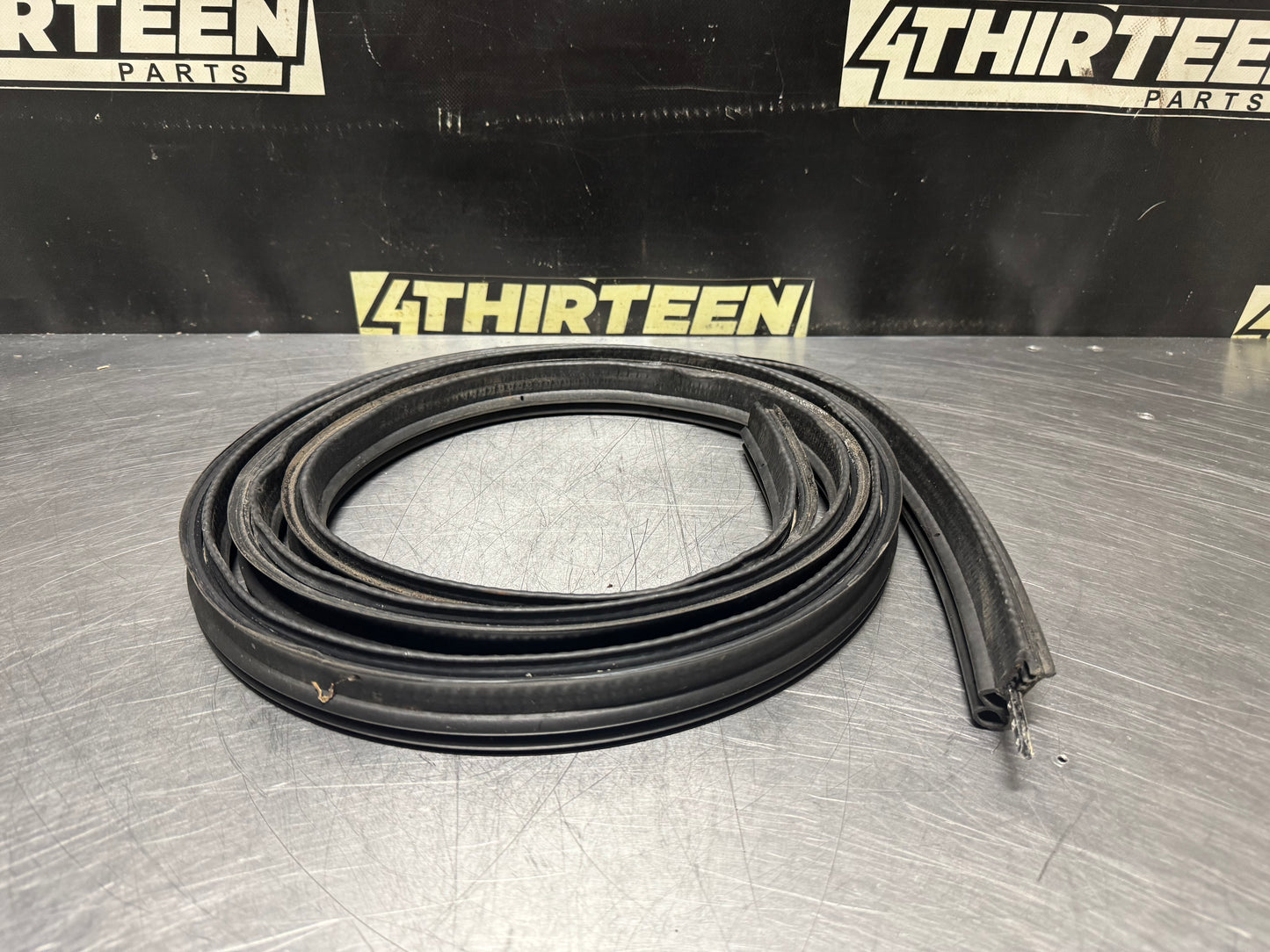 1997-2004 CORVETTE C5 CONVERTIBLE TRUNK / DECK LID WEATHER STRIP SEAL OEM #N513