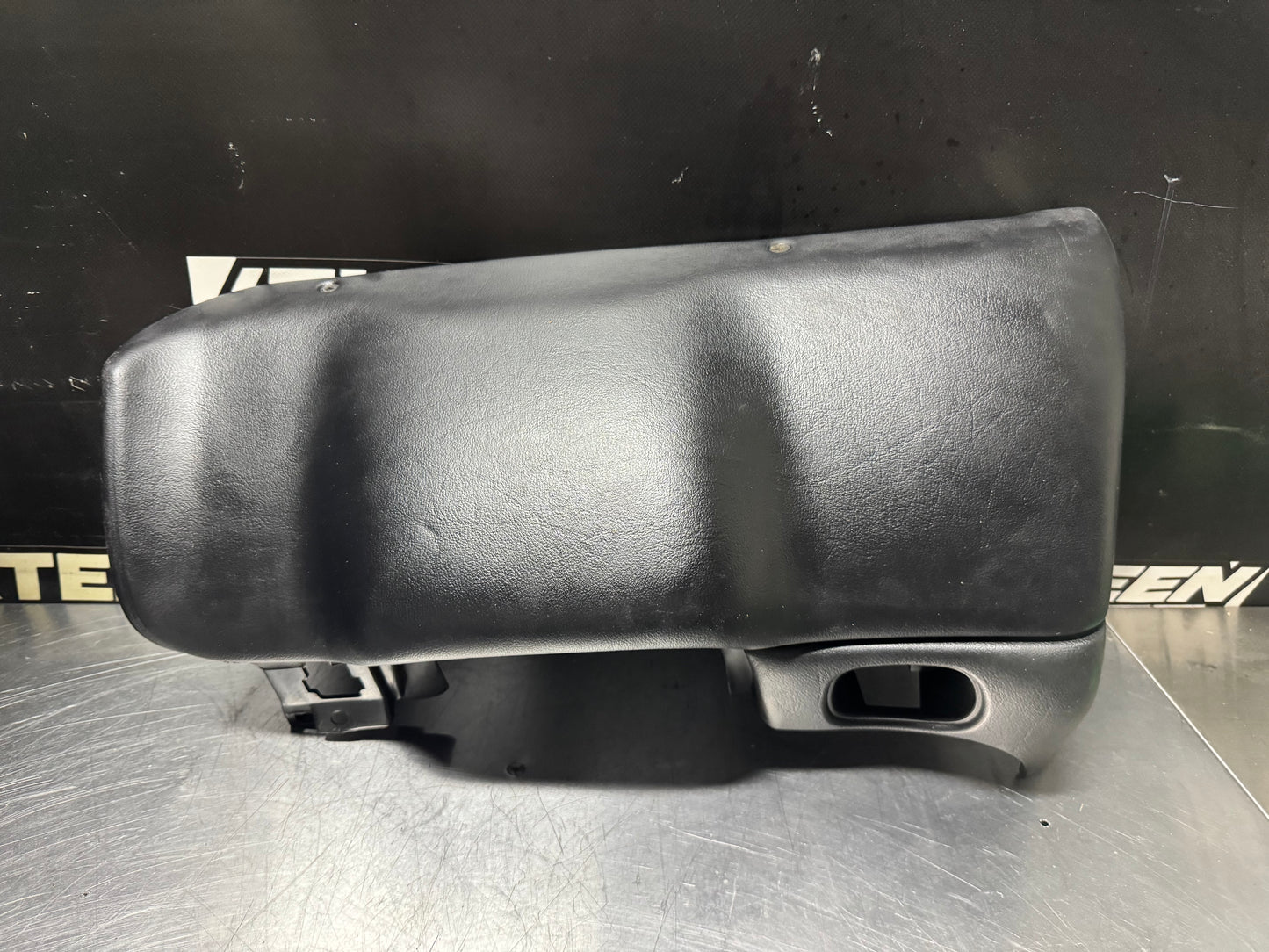 1997 - 2004 CORVETTE C5 OEM KNEE BOLSTER 10281976 OEM #N94
