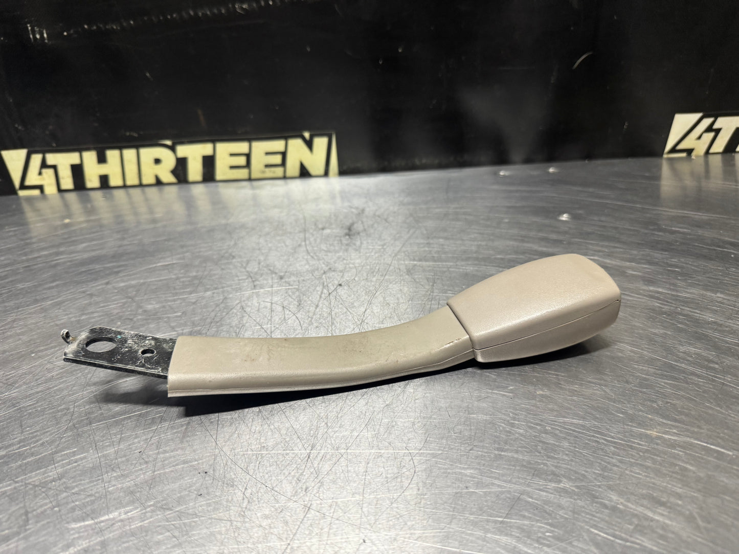 1997-2004 CORVETTE C5 RH PASSENGER SEAT BELT BUCKLE RECEIVER SHALE OEM #N496